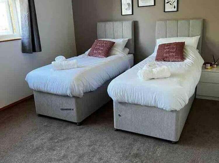 דירת נופש Spacious 3 Bed House In Swindon
