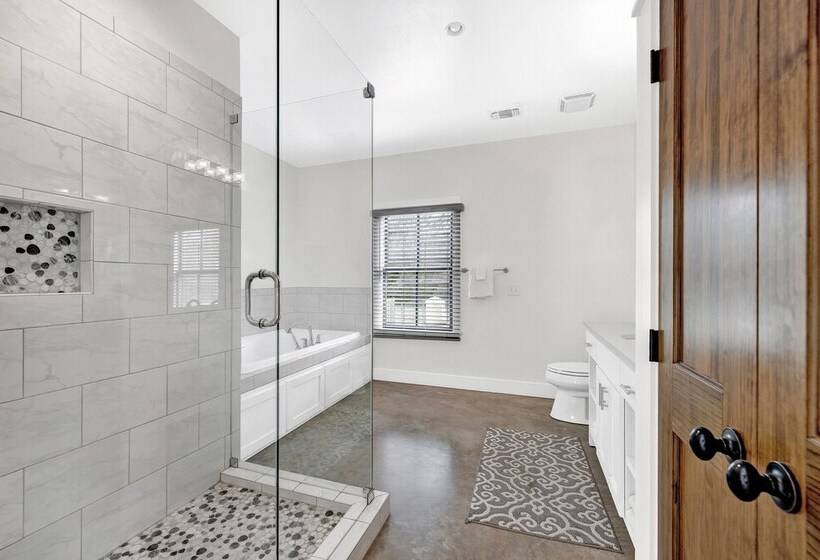 Schubert Inn Cottage   Pool   Walk To Main St