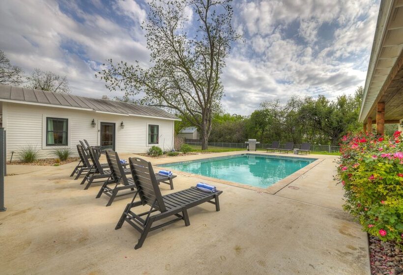 Schubert Inn Cottage Pool Walk To Main St