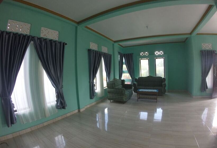 هتل Artha Homestay Tomia