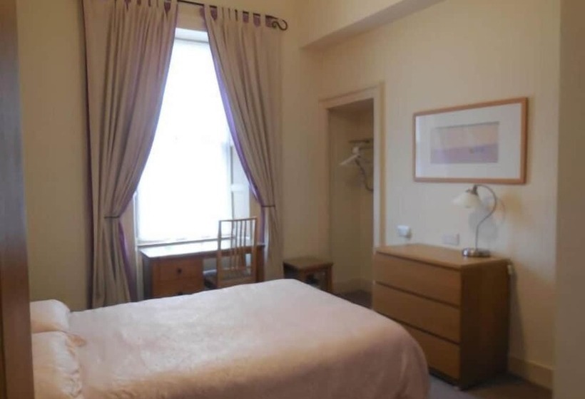 تختخواب و صبحانه Pincerna Rooms