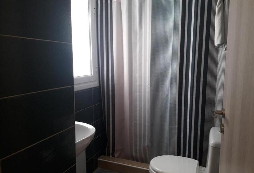 Achillion Hotel Piraeus