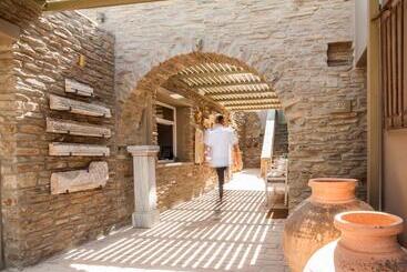 هتل Aeolis Tinos Suites