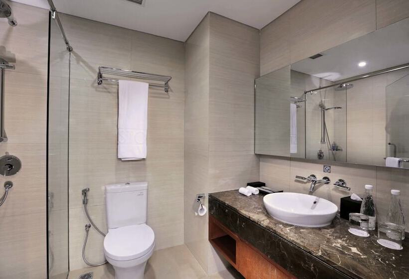 Отель Aston Sentul Lake Resort & Conference Center