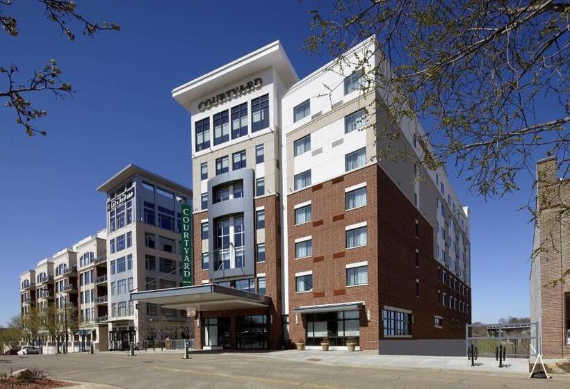 هتل Courtyard By Marriott Akron Downtown