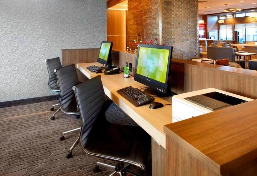 هتل Courtyard By Marriott Akron Downtown