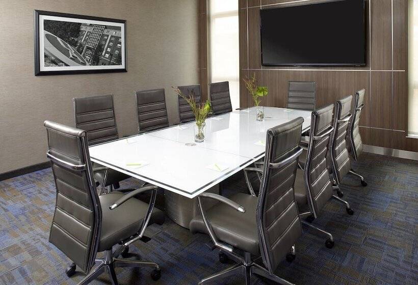 هتل Courtyard By Marriott Akron Downtown