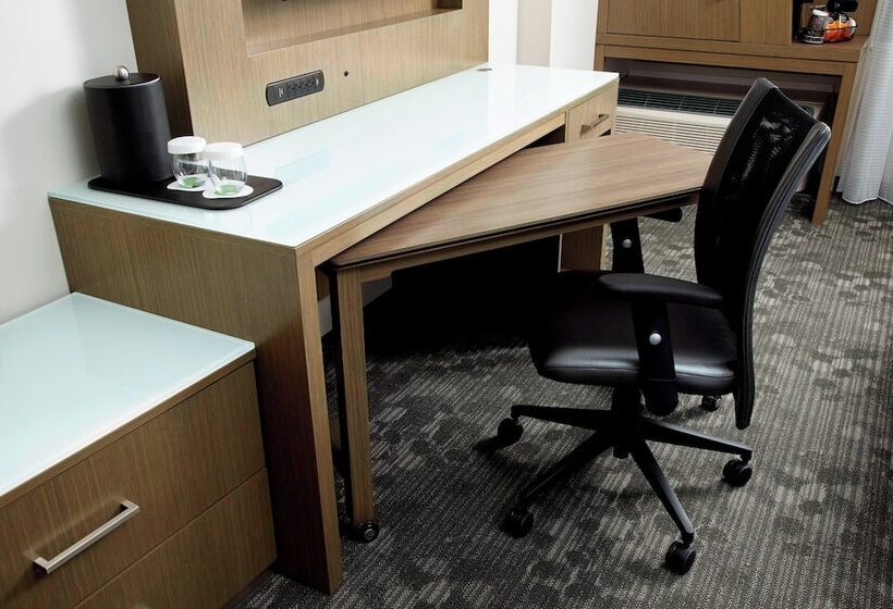 هتل Courtyard By Marriott Akron Downtown