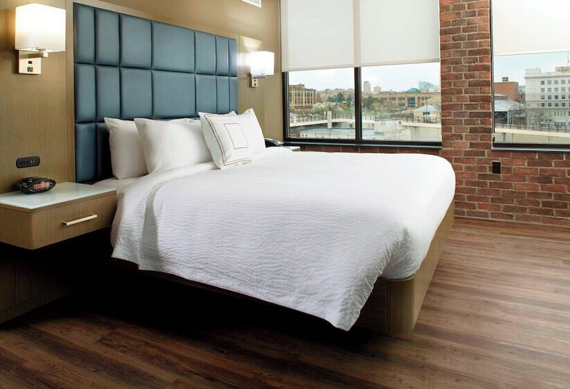 هتل Courtyard By Marriott Akron Downtown