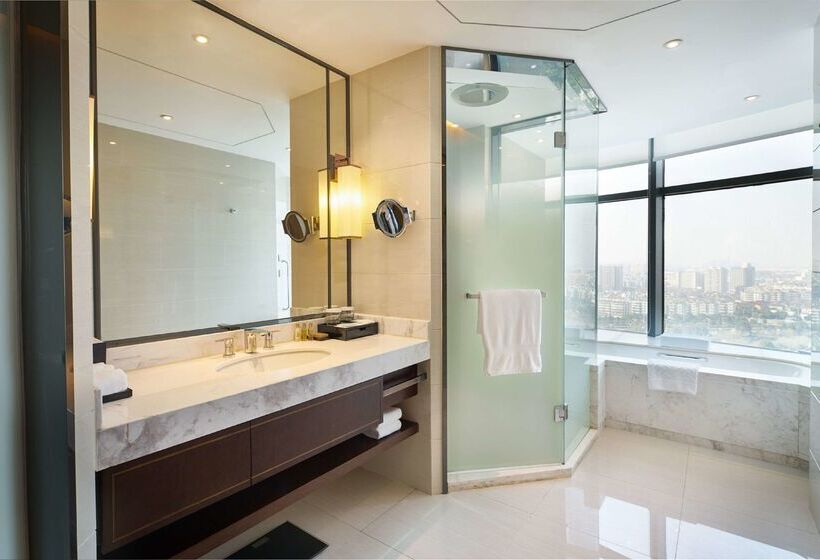 هتل Doubletree By Hilton Ningbo Beilun