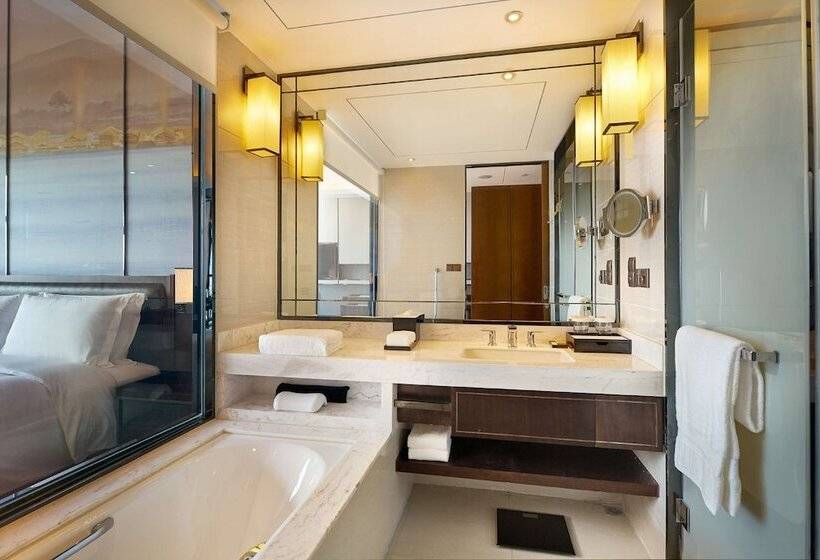 هتل Doubletree By Hilton Ningbo Beilun