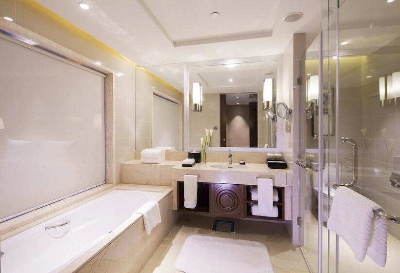 هتل Doubletree By Hilton Ningbo Beilun