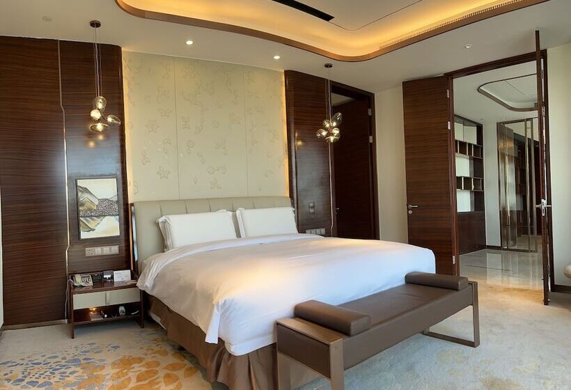 هتل Doubletree By Hilton Ningbo Beilun
