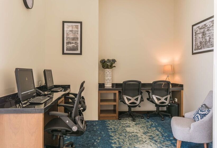 هتل Hampton Inn & Suites By Hilton Salamanca Bajio