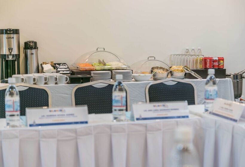 هتل Hampton Inn & Suites By Hilton Salamanca Bajio