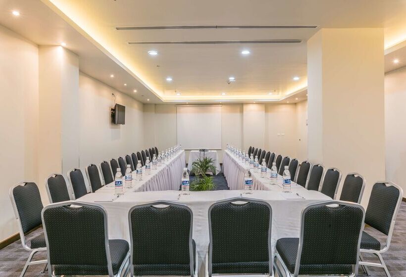 هتل Hampton Inn & Suites By Hilton Salamanca Bajio