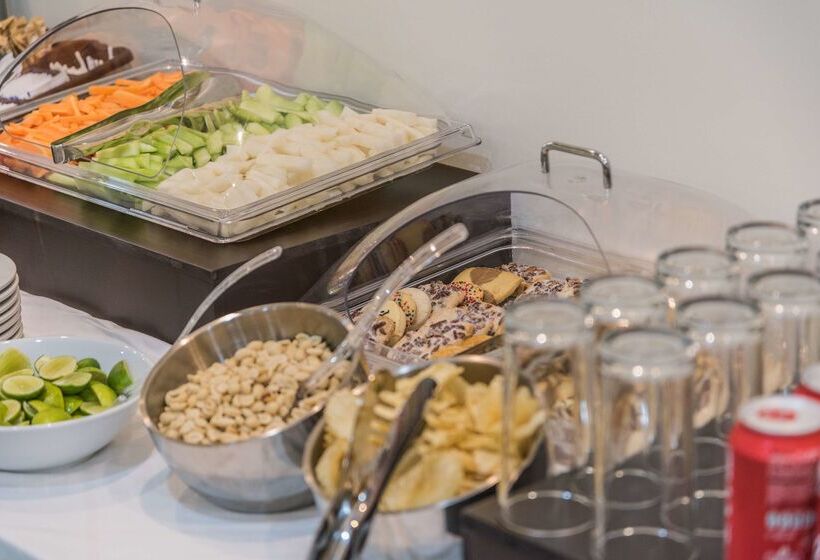 هتل Hampton Inn & Suites By Hilton Salamanca Bajio