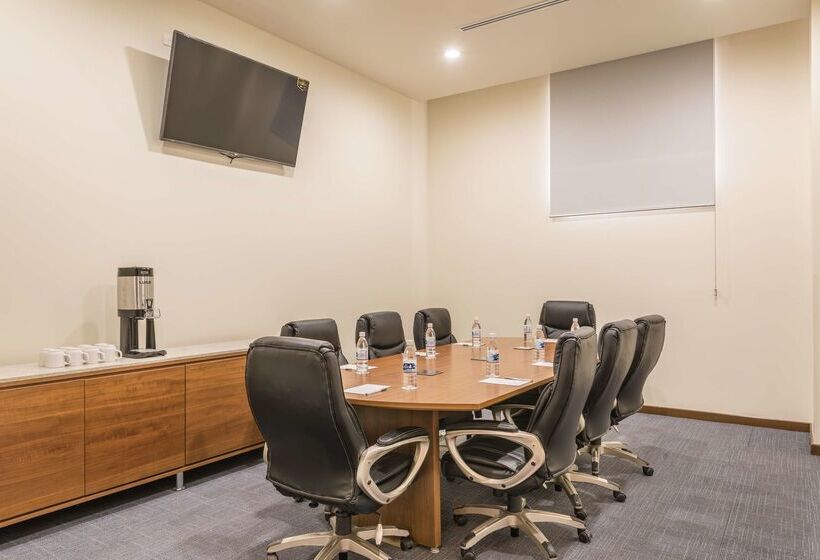 هتل Hampton Inn & Suites By Hilton Salamanca Bajio
