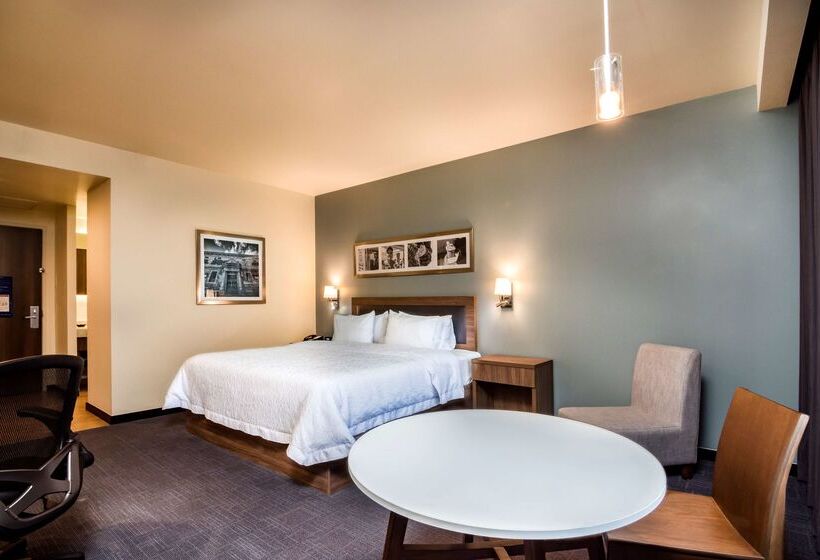 هتل Hampton Inn & Suites By Hilton Salamanca Bajio