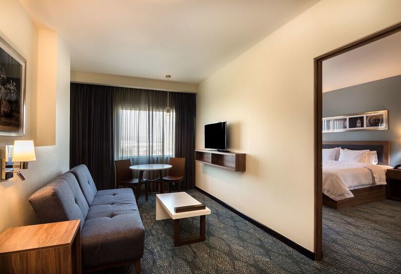 هتل Hampton Inn & Suites By Hilton Salamanca Bajio