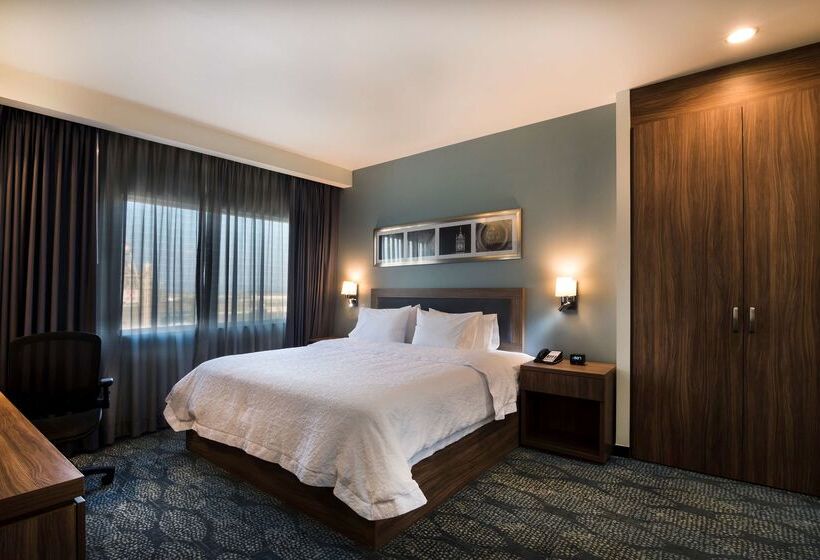 هتل Hampton Inn & Suites By Hilton Salamanca Bajio