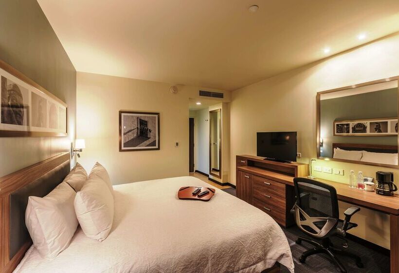 هتل Hampton Inn & Suites By Hilton Salamanca Bajio
