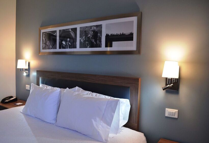 هتل Hampton Inn & Suites By Hilton Salamanca Bajio