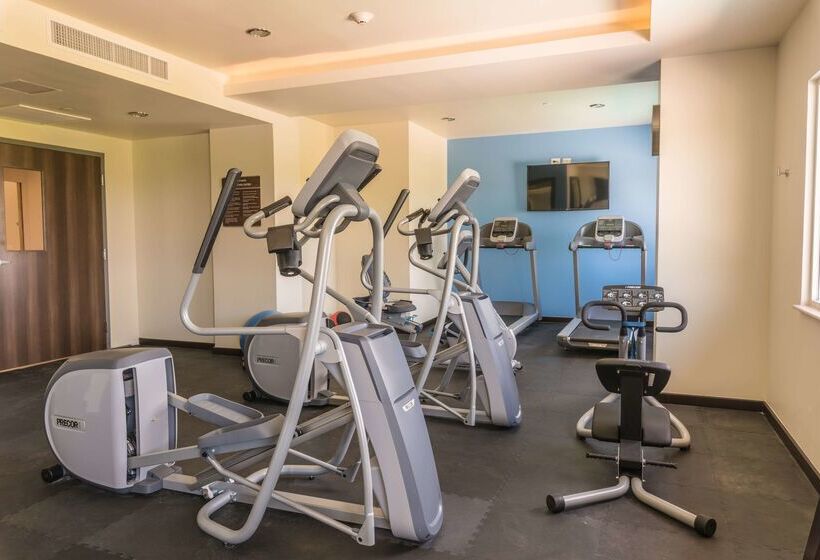هتل Hampton Inn & Suites By Hilton Salamanca Bajio