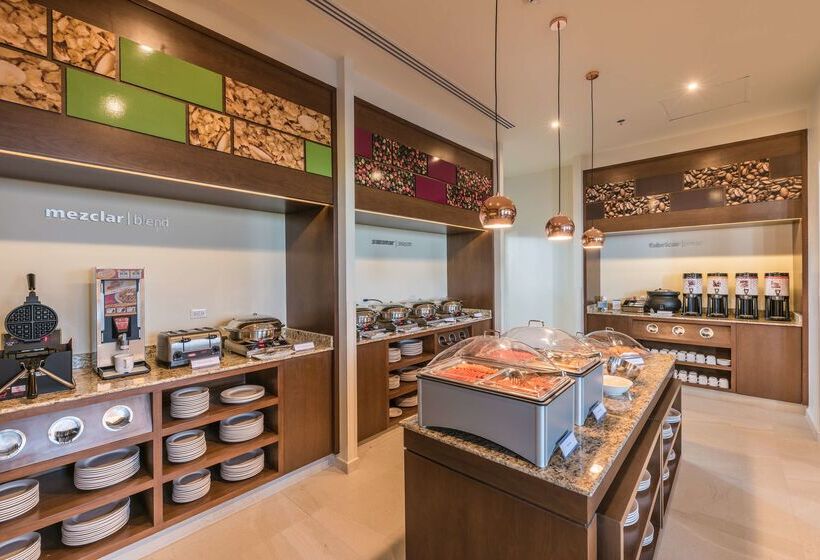 هتل Hampton Inn & Suites By Hilton Salamanca Bajio