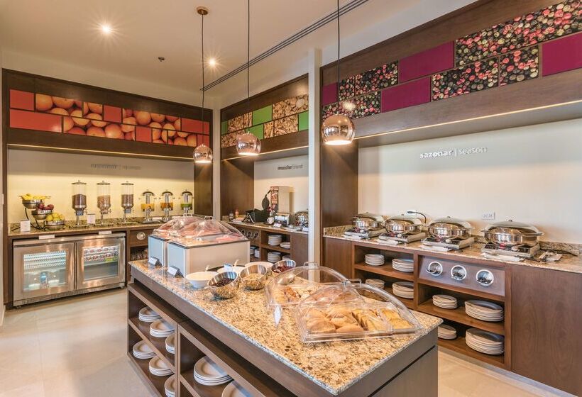 هتل Hampton Inn & Suites By Hilton Salamanca Bajio