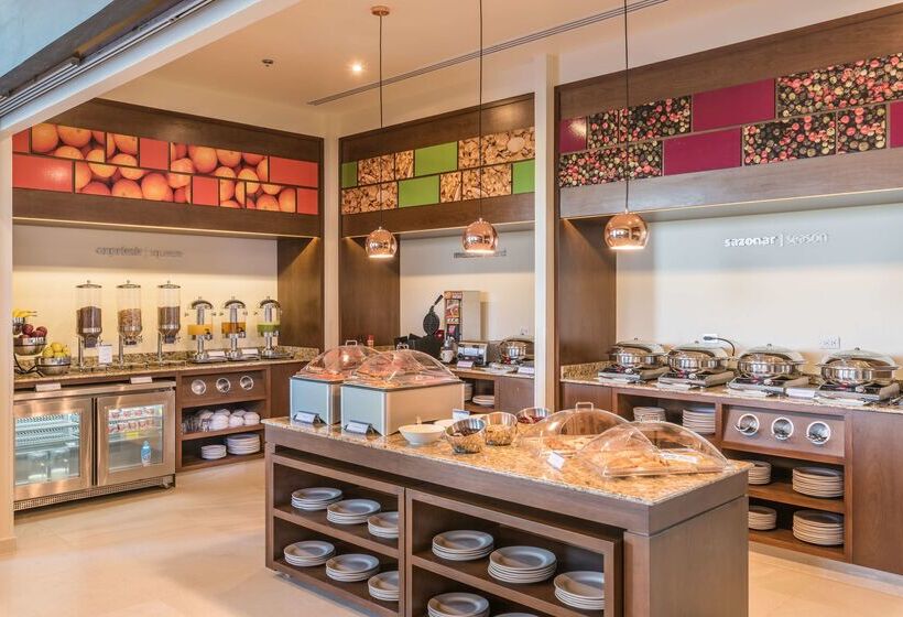 هتل Hampton Inn & Suites By Hilton Salamanca Bajio