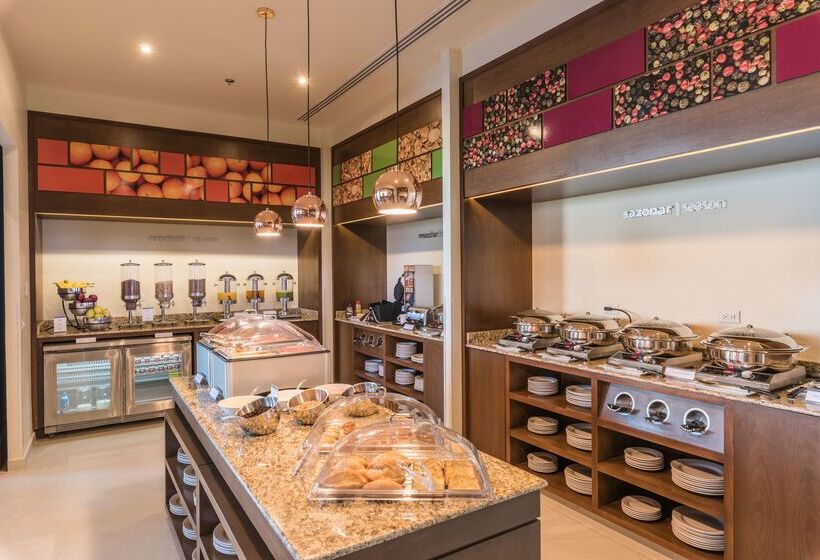 هتل Hampton Inn & Suites By Hilton Salamanca Bajio