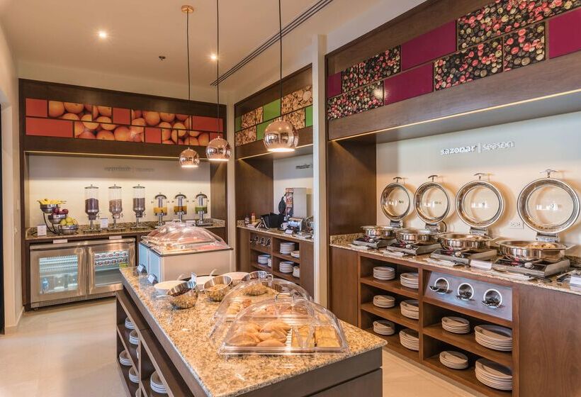 هتل Hampton Inn & Suites By Hilton Salamanca Bajio