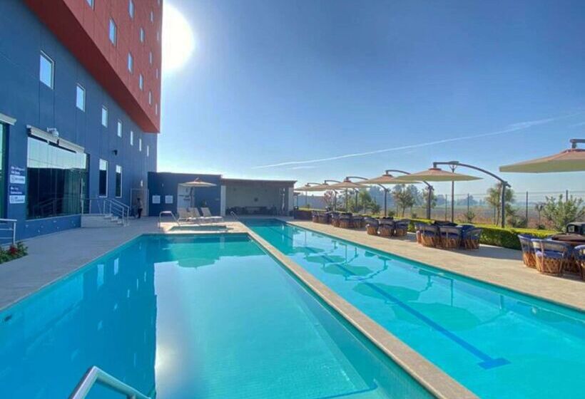 هتل Hampton Inn & Suites By Hilton Salamanca Bajio
