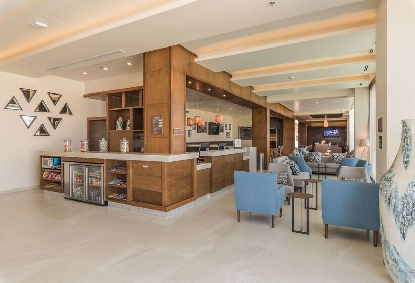 هتل Hampton Inn & Suites By Hilton Salamanca Bajio