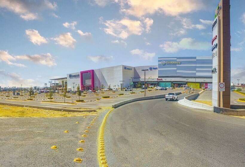 هتل Hampton Inn & Suites By Hilton Salamanca Bajio