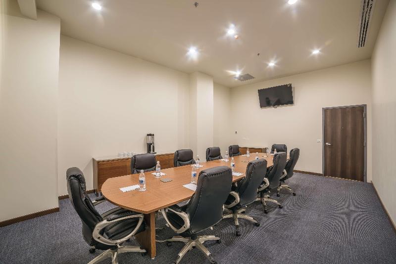هتل Hampton Inn & Suites By Hilton Salamanca Bajio