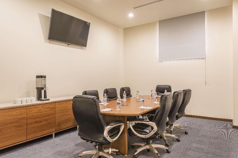 هتل Hampton Inn & Suites By Hilton Salamanca Bajio