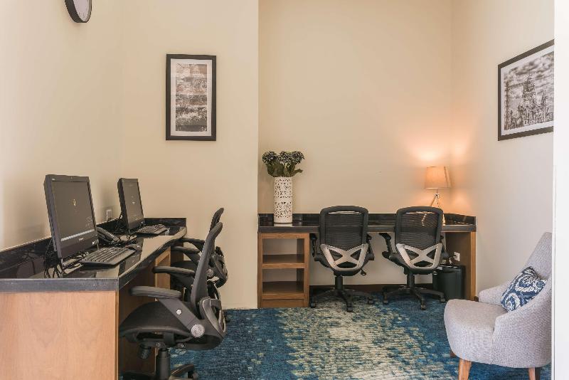 هتل Hampton Inn & Suites By Hilton Salamanca Bajio