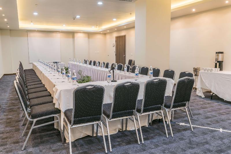 هتل Hampton Inn & Suites By Hilton Salamanca Bajio
