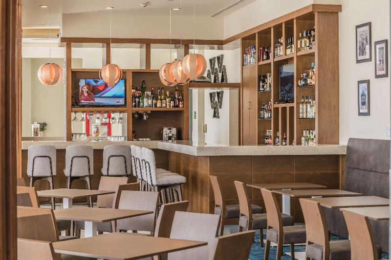 هتل Hampton Inn & Suites By Hilton Salamanca Bajio
