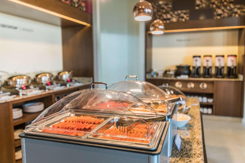 هتل Hampton Inn & Suites By Hilton Salamanca Bajio