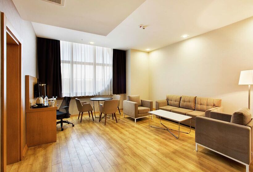 هتل Hilton Garden Inn Kocaeli Sekerpinar