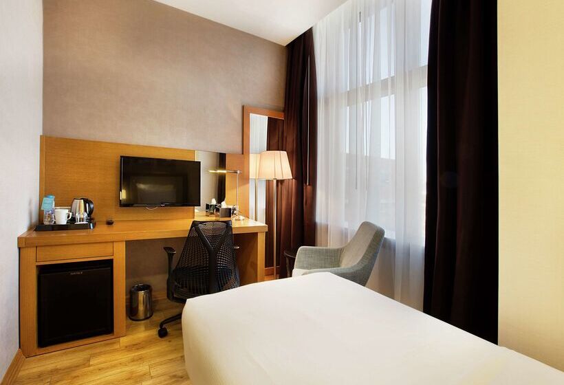 هتل Hilton Garden Inn Kocaeli Sekerpinar