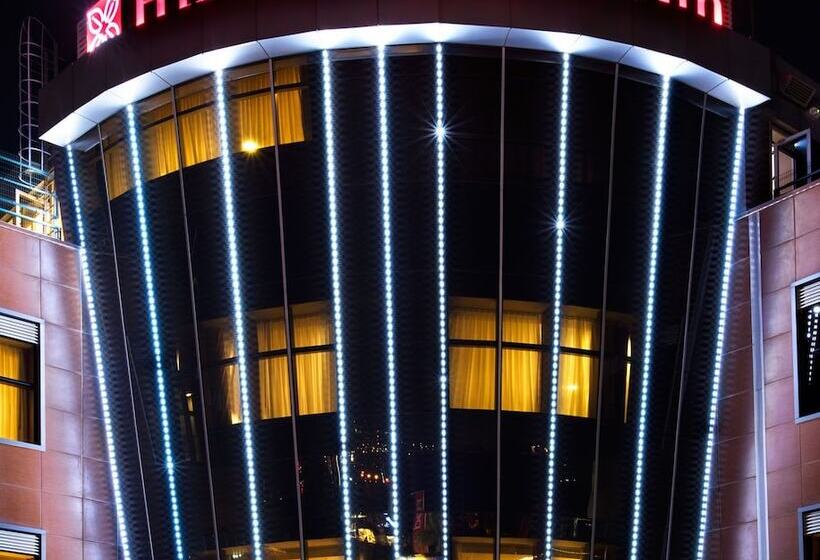 هتل Hilton Garden Inn Kocaeli Sekerpinar