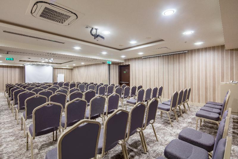 هتل Holiday Inn Antalya   Lara, An Ihg