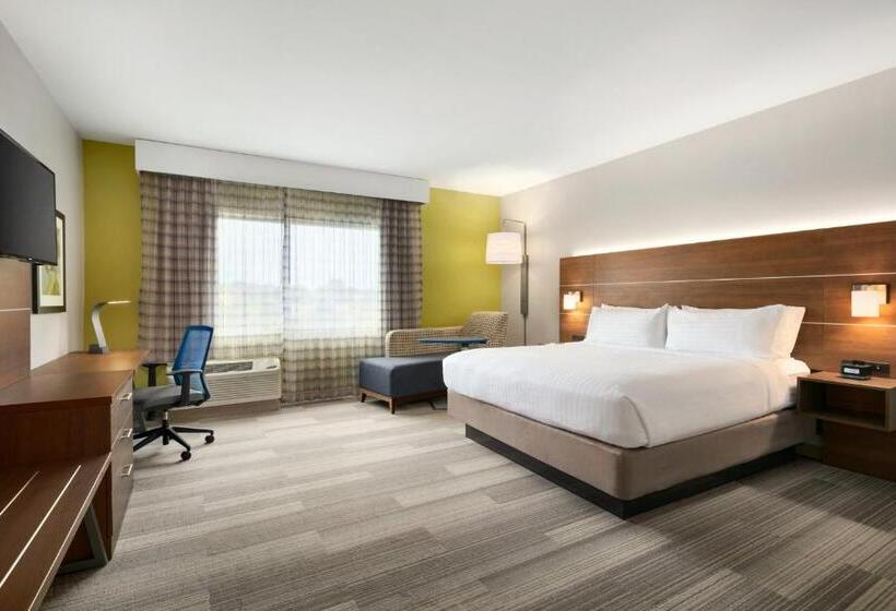 Отель Holiday Inn Express & Suites Salisbury, An Ihg
