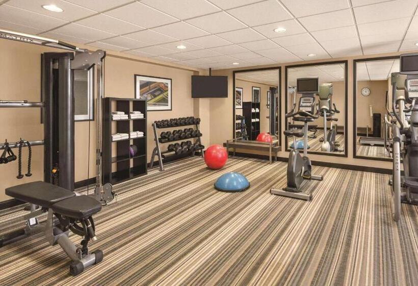 בית מלון כפרי Park Inn By Radisson, Calgary Airport North, Ab