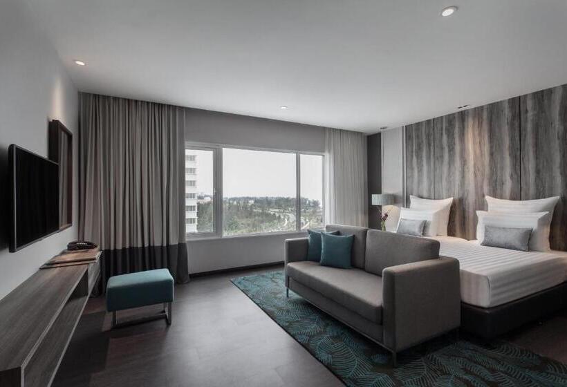 هتل Pullman Miri Waterfront