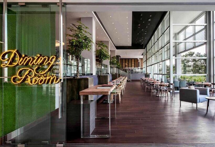 هتل Pullman Miri Waterfront